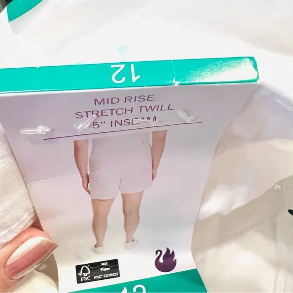 Gloria Vanderbilt-NWT-White Women's Bermuda Shorts-Women’s-Size 12 - Picture 10 of 13